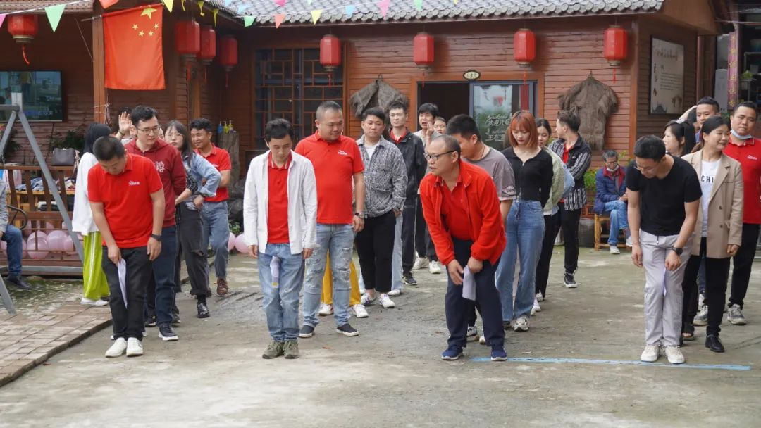 万美装(zhuāng)饰 “ 华仔休闲山(shān)庄 ” 户外团建活动